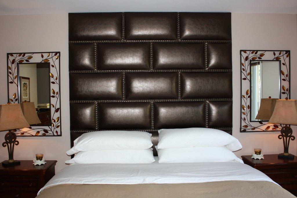 Мягкая мебель для спальной группы. Кожаные стеновые панели по индивидуальным размерам, изящные решения для изголовья кровати.