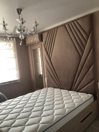 Изображение мягких стеновых панелей для спальни, включая мягкую стеновую панель, предназначенную для украшения интерьера спальни