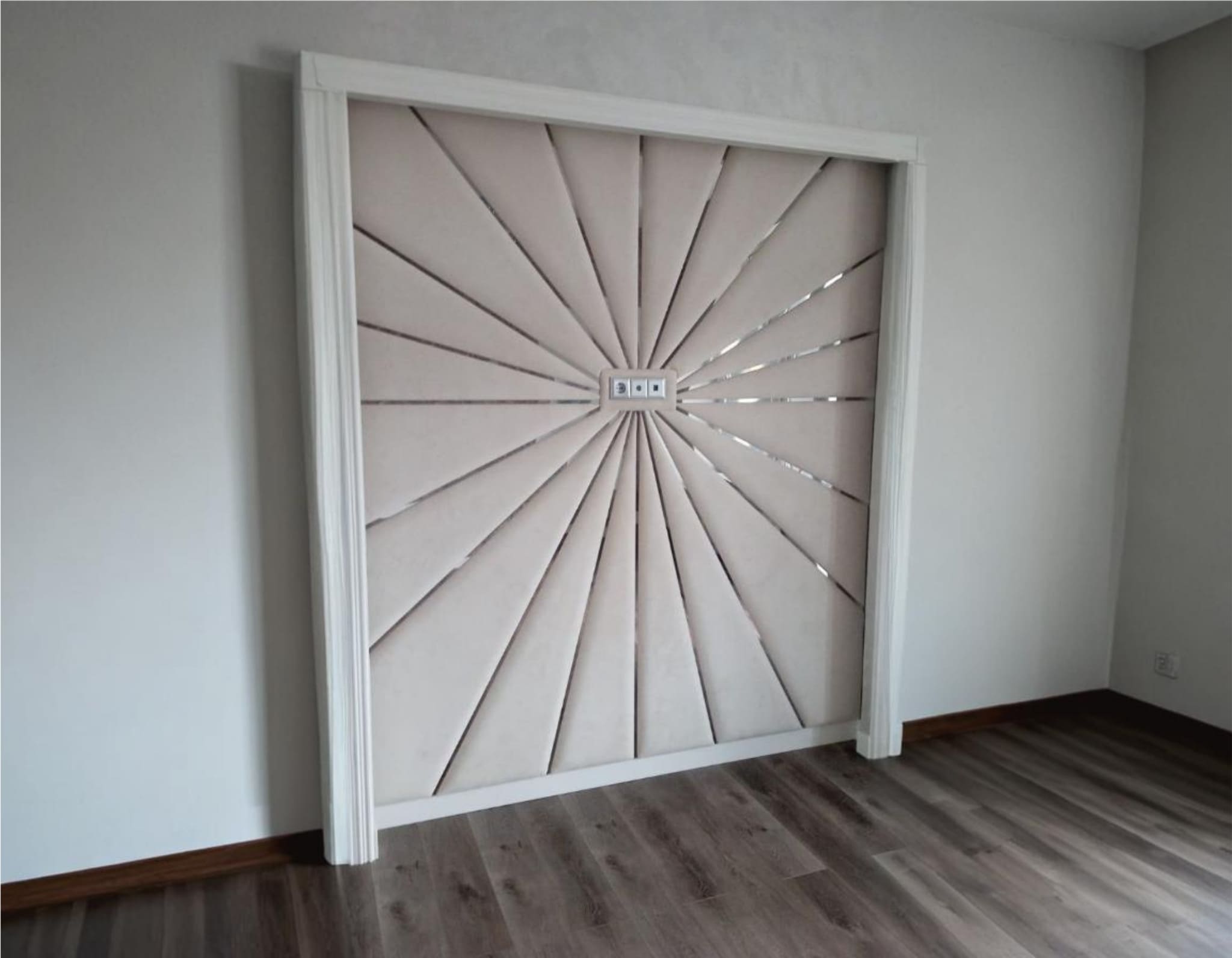 Мягкие стеновые панели с латунью