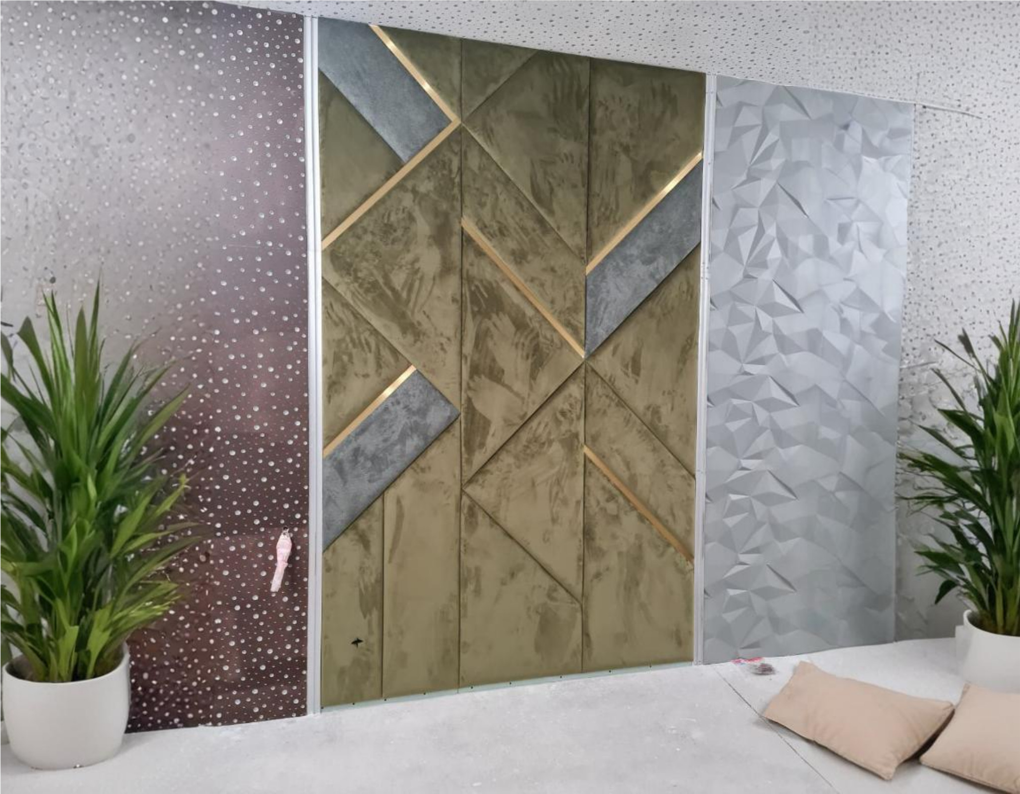 Мягкие стеновые панели с латунью