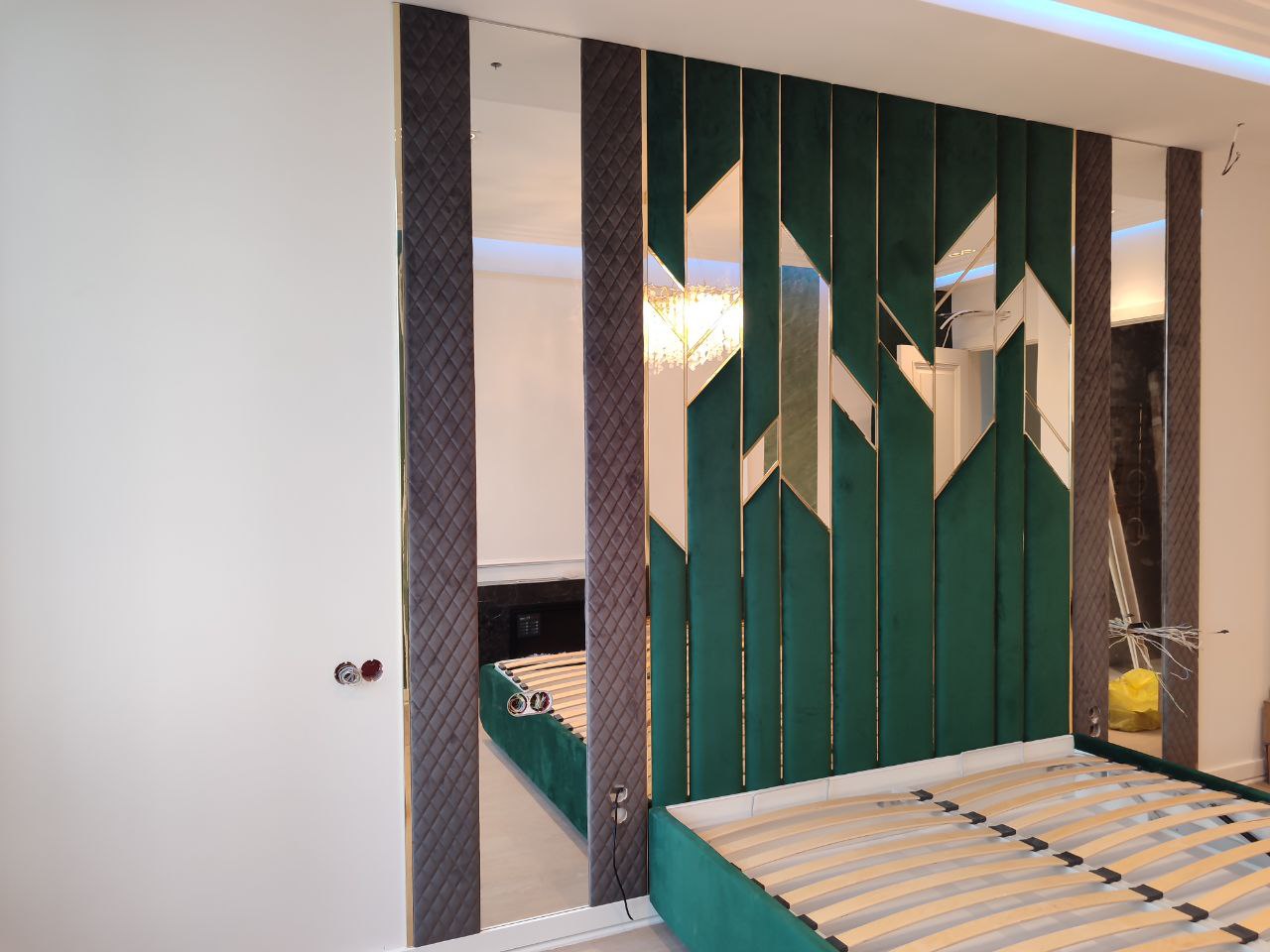 Стеновые панели с латунью