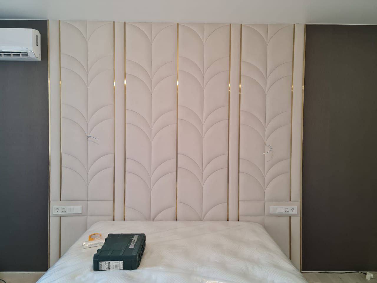 Мягкая стеновая панель из кожи