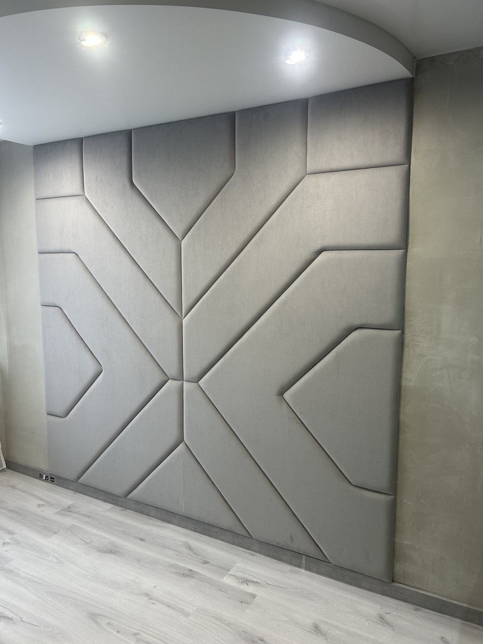 Серая со сложной геометрией