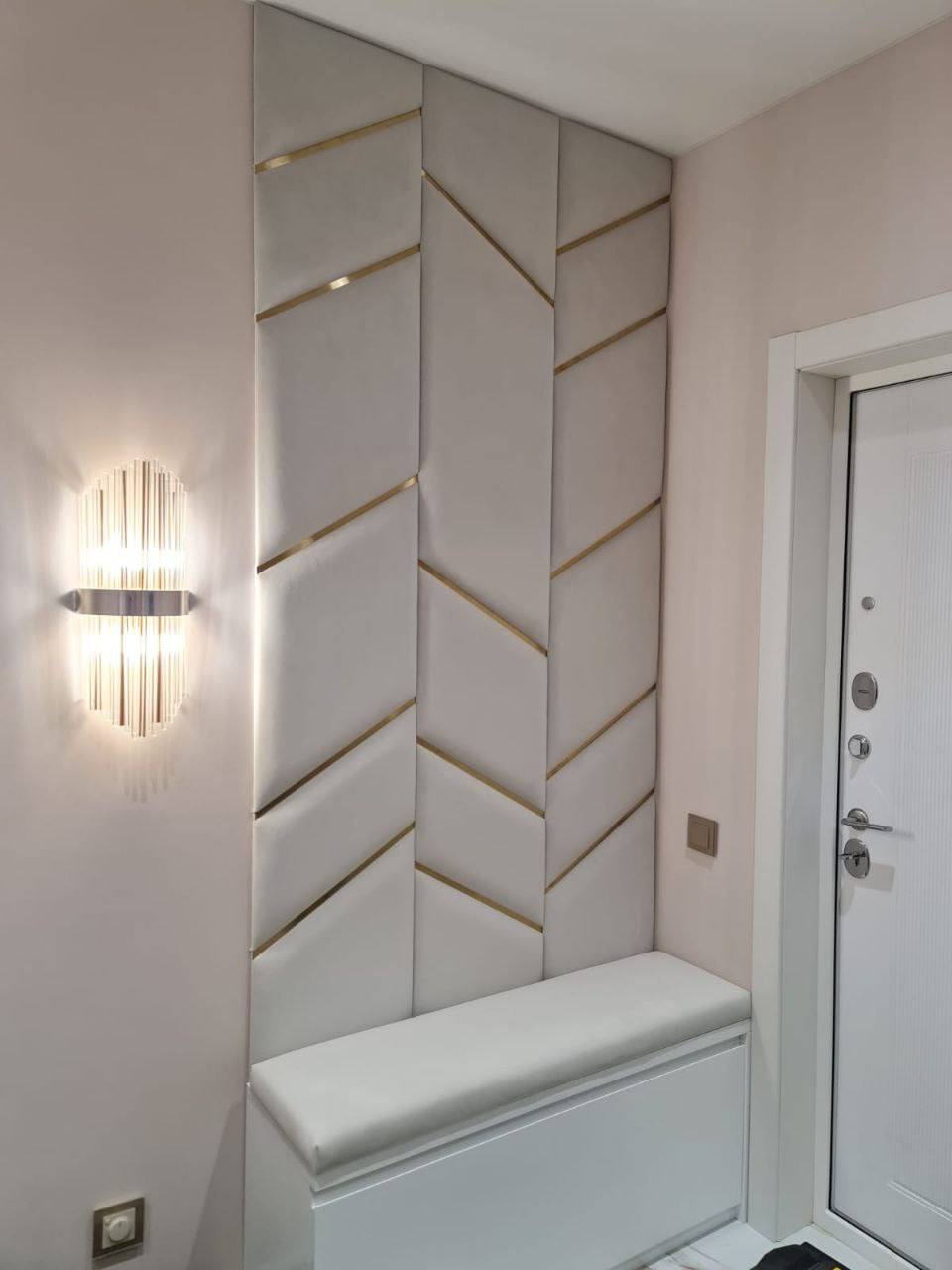 Мягкие стеновые панели со вставками латуни